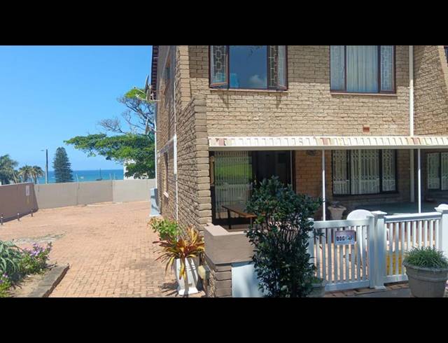 3 BEDROOM APARTMENT FOR SALE IN UVONGO BEACH